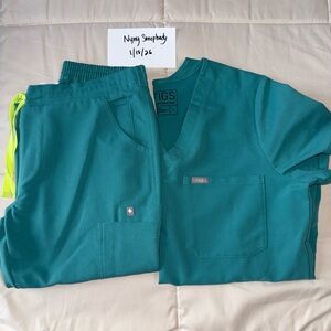 FIGS Scrubs Set - Marine